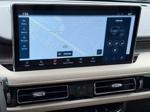 Used 2022 Lincoln Nautilus Reserve w/ Equipment Group 201A image 16