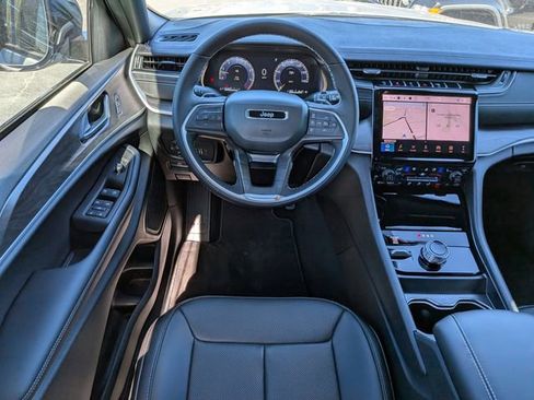 New 2025 Jeep Grand Cherokee L Limited w/ Luxury Tech Group II AWD/4WD image 17