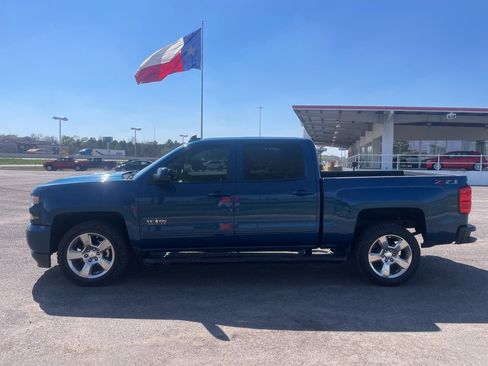 Used 2018 Chevrolet Silverado 1500 LT w/ Texas Edition image 10