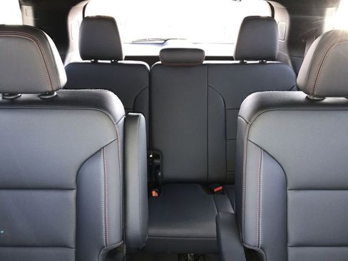 Used 2025 Chevrolet Traverse Z71 AWD/4WD image 24