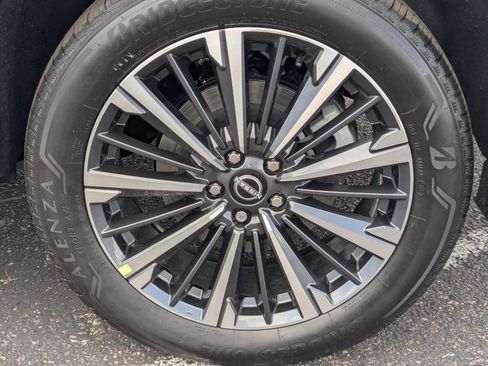New 2026 Nissan Pathfinder Platinum FWD image 9