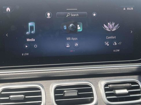 Used 2025 Mercedes-Benz GLE 350 4MATIC w/ AMG Line Exterior image 25