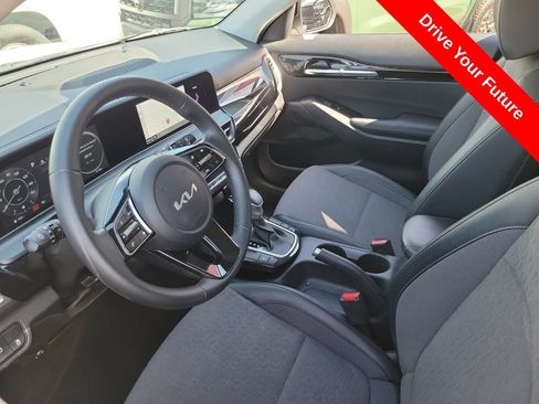 Used 2024 Kia Seltos S FWD image 3