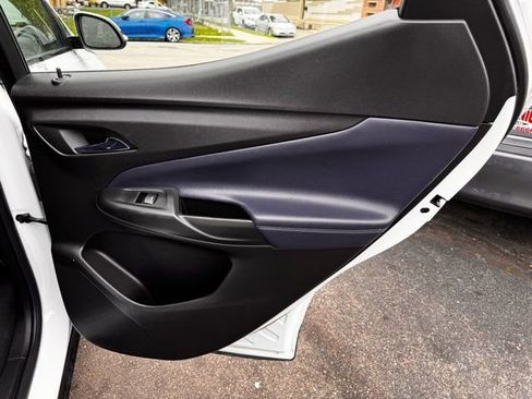 Used 2022 Chevrolet Bolt EUV LT w/ Convenience Package FWD image 27