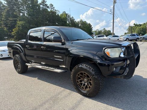 Used 2012 Toyota Tacoma 4x4 Double Cab w/ SR5 Pkg image 3
