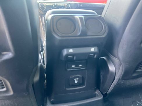 Used 2021 Jeep Wrangler Unlimited Rubicon AWD/4WD image 8