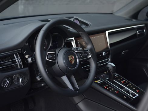 Used 2026 Porsche Macan image 4