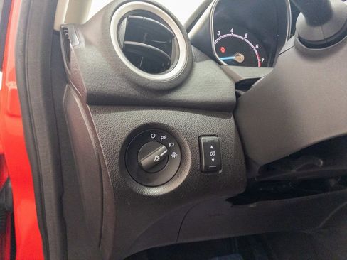 Used 2015 Ford Fiesta SE image 21