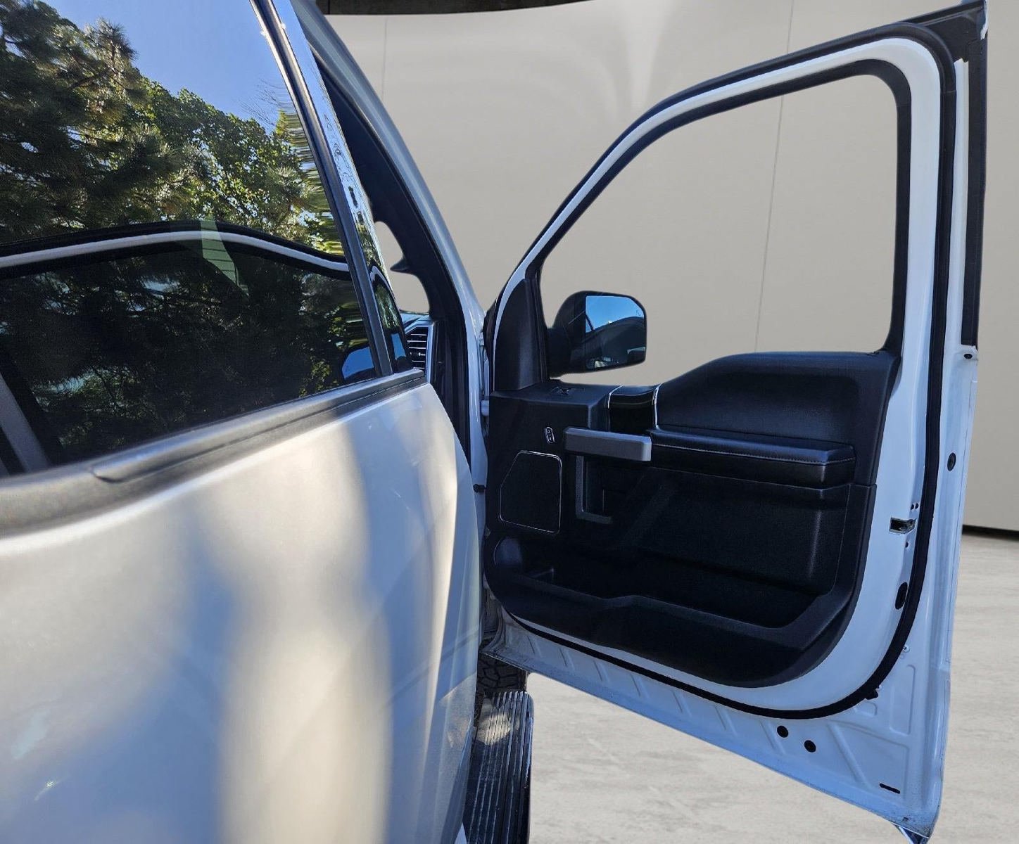 Used 2019 Ford F150 Platinum w/ Equipment Group 701A Luxury AWD/4WD image 22