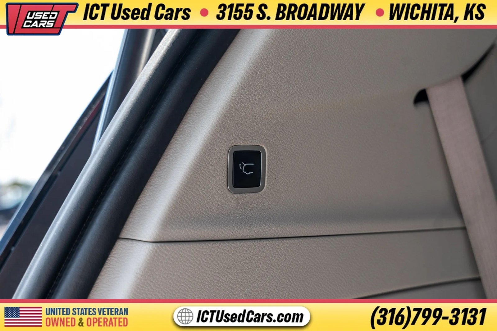 Used 2024 Chrysler Pacifica Touring-L FWD image 6