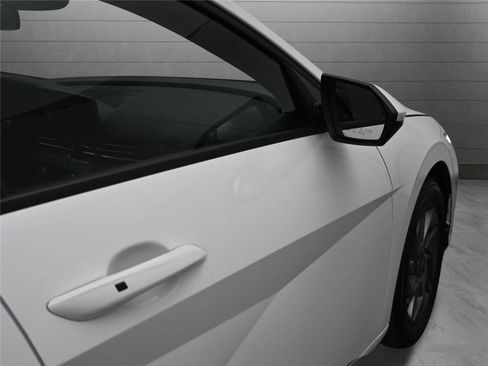 Used 2024 Hyundai Elantra SEL image 15