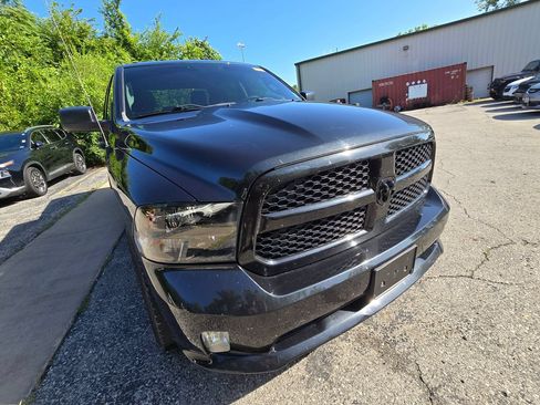 Used 2018 RAM 1500 Express w/ Black Ram 1500 Express Group AWD/4WD image 11