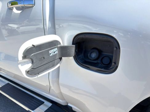 Used 2019 Chevrolet Silverado 1500 LTZ w/ LTZ Plus Package AWD/4WD image 21