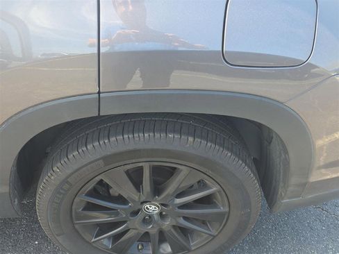 Used 2019 Toyota Highlander SE w/ Nightshade Edition image 6