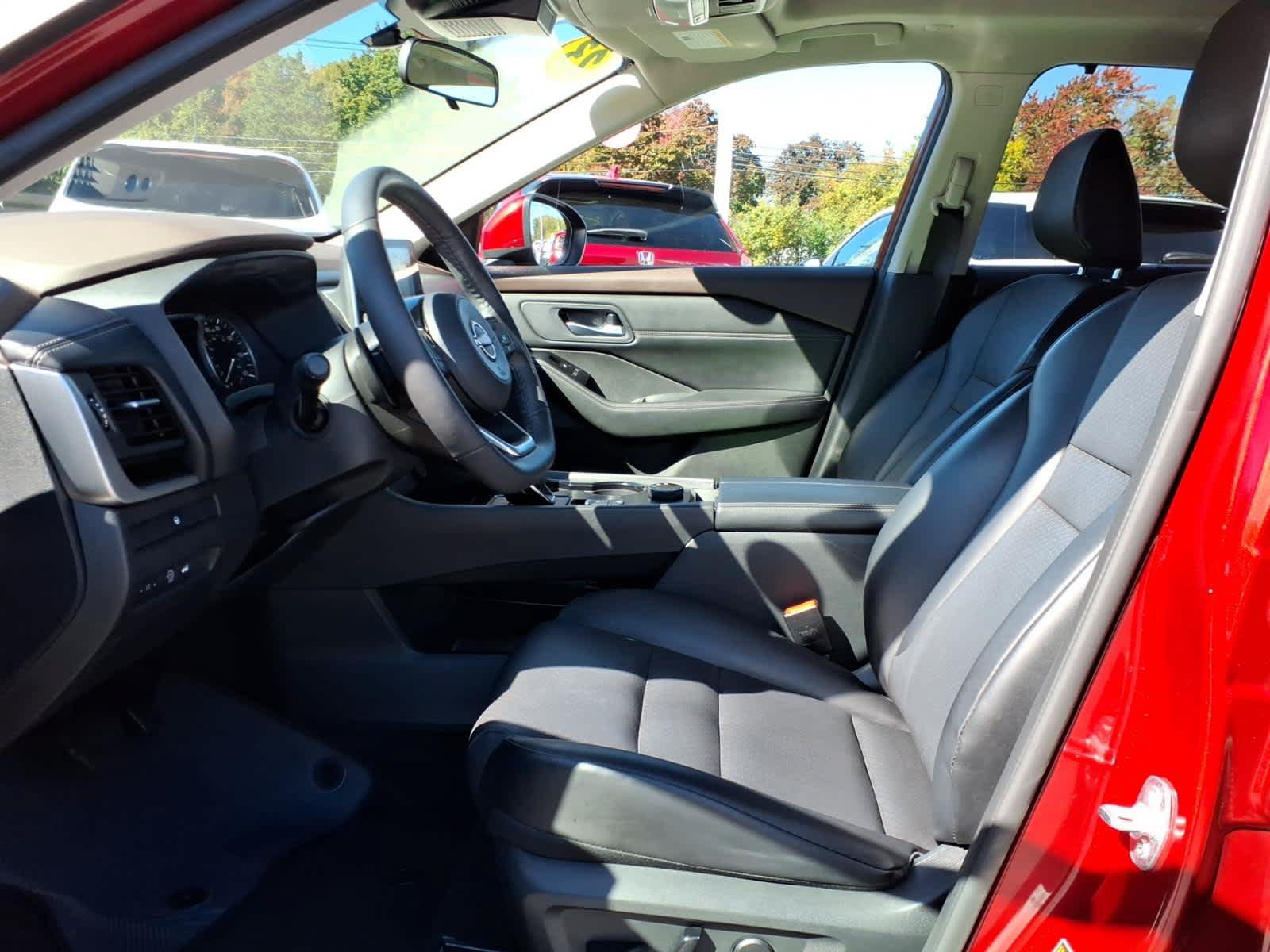 Used 2023 Nissan Rogue SV w/ SV Premium B Package AWD/4WD image 11