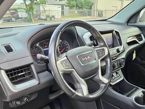 Used 2019 GMC Terrain SLE w/ Driver Convenience Package FWD image 9