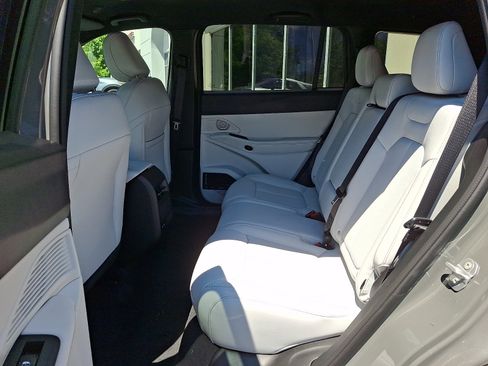 New 2026 Jeep Cherokee Limited AWD/4WD image 6
