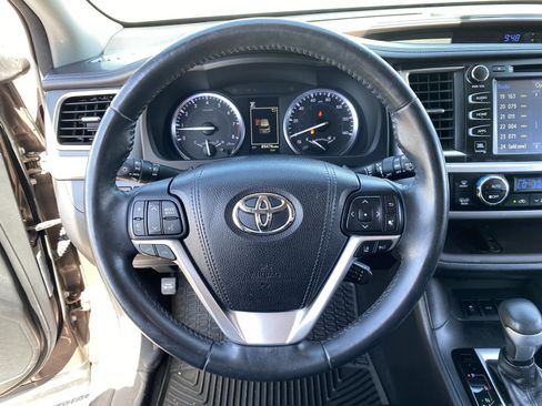 Used 2017 Toyota Highlander Limited w/ Carpet Mat Package AWD/4WD image 28