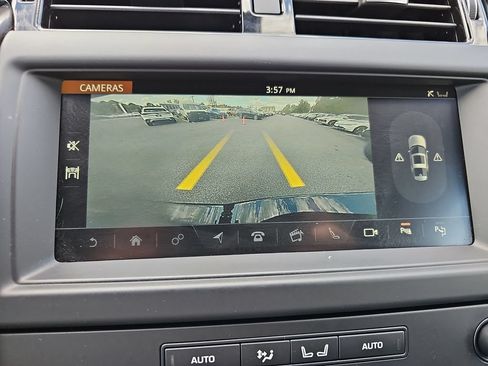 Used 2020 Land Rover Discovery Landmark AWD/4WD image 15