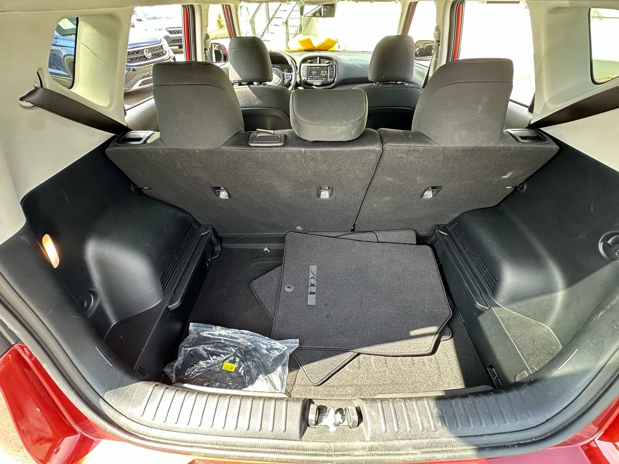 Used 2025 Kia Soul LX w/ LX Technology Package FWD image 10