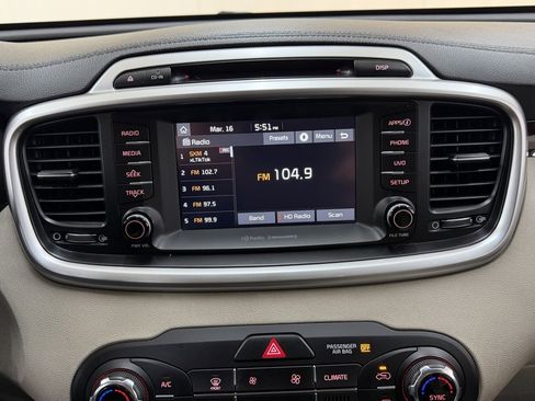 Used 2018 Kia Sorento LX image 25