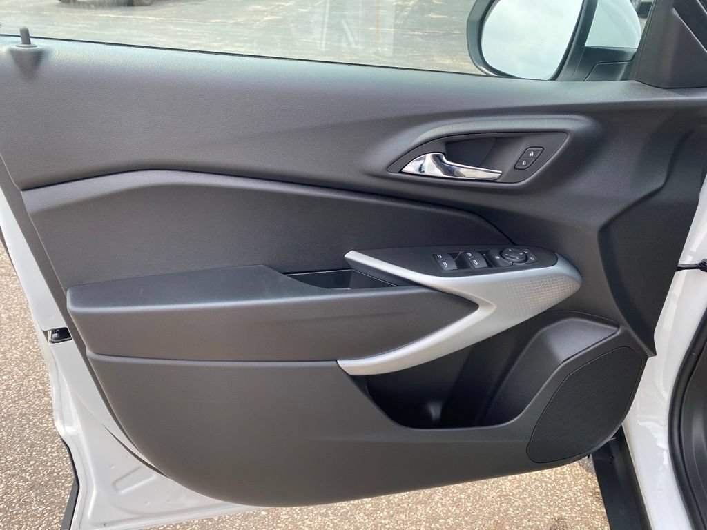 New 2026 Chevrolet Trax LS w/ LS Convenience Package FWD image 9