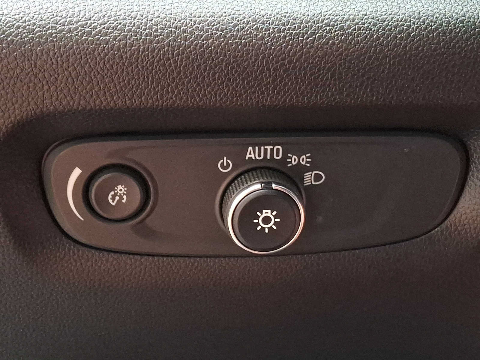 Used 2023 Chevrolet Traverse RS AWD/4WD image 23