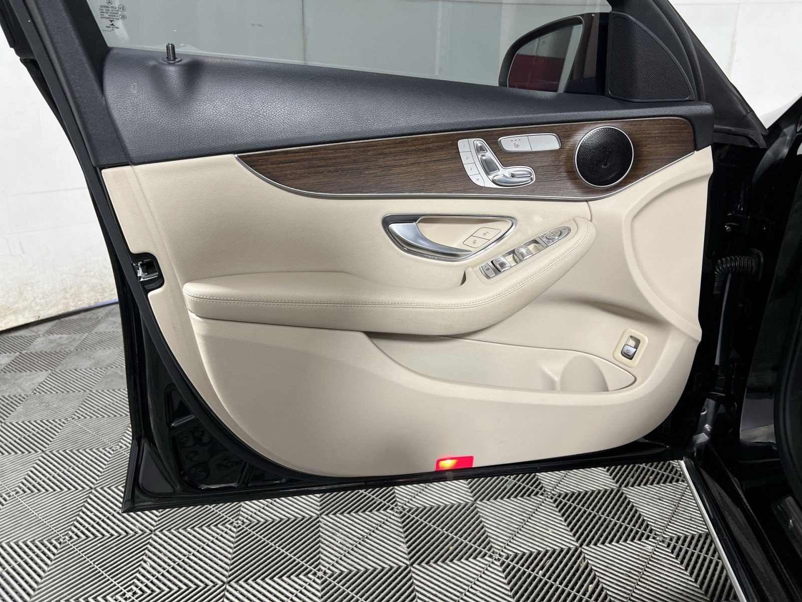 Used 2020 Mercedes-Benz C 300 4MATIC Sedan image 14