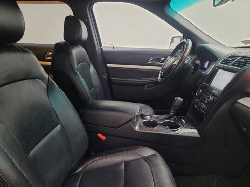 Used 2016 Ford Explorer XLT w/ Equipment Group 202A AWD/4WD image 21