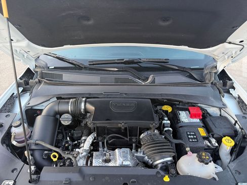 Used 2025 Jeep Compass Limited image 32