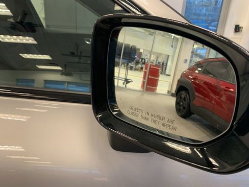 Used 2025 Volvo XC60 B5 Plus image 22