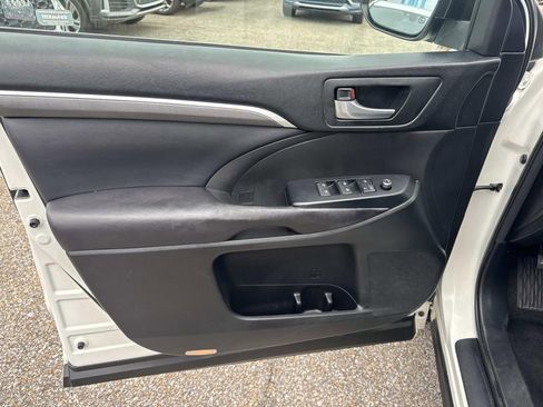 Used 2017 Toyota Highlander XLE FWD image 21