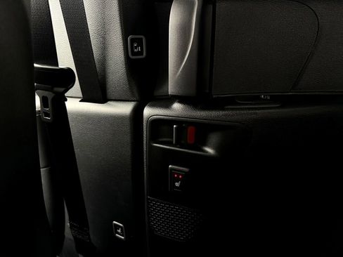 New 2026 Chrysler Pacifica Limited w/ Uconnect Theater Family Group image 34