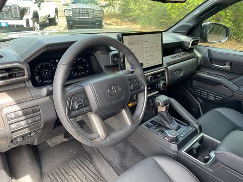 Used 2024 Toyota Tacoma Limited w/ Limited Package (LT) AWD/4WD image 33