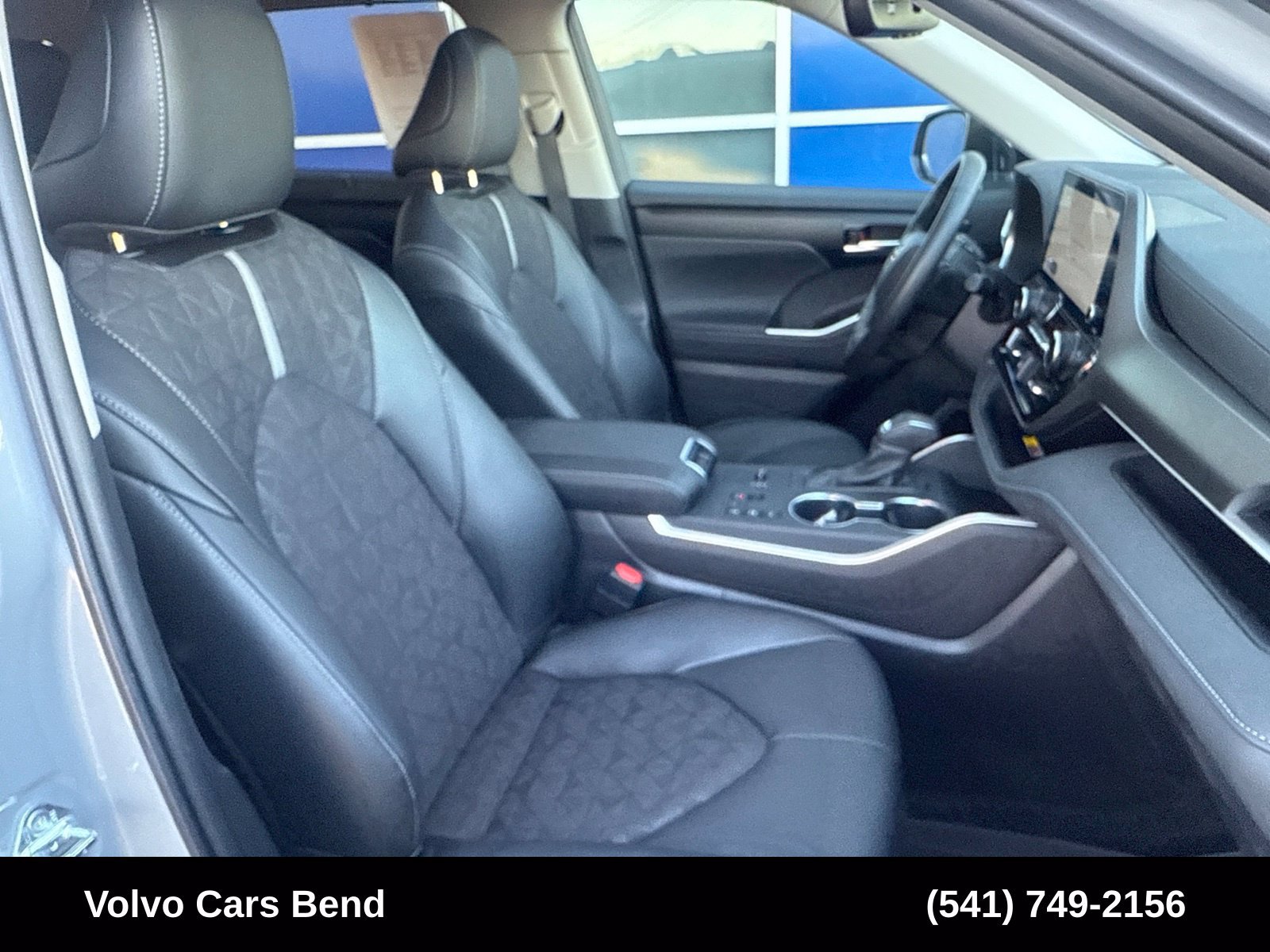 Used 2025 Toyota Highlander XLE AWD/4WD image 25