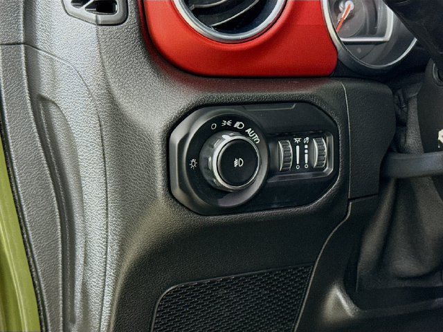 Used 2021 Jeep Wrangler Unlimited Rubicon AWD/4WD image 10