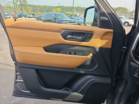 New 2026 Nissan Armada SL w/ Captain's Chari Seat Package image 32