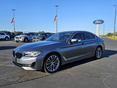 Used 2022 BMW 530i xDrive w/ Convenience Package image 3