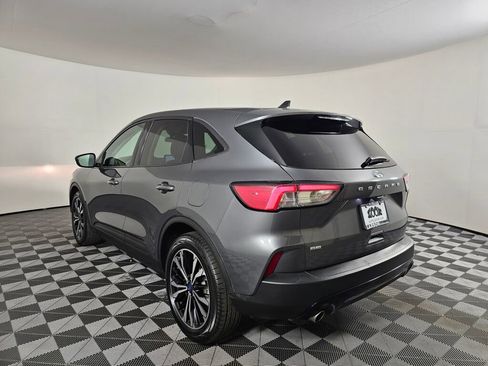 Used 2022 Ford Escape SE w/ SE Sport Appearance Package image 5