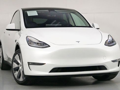 Used 2021 Tesla Model Y Long Range image 4