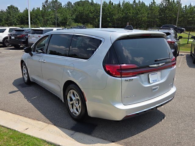 Used 2024 Chrysler Pacifica Limited FWD image 10