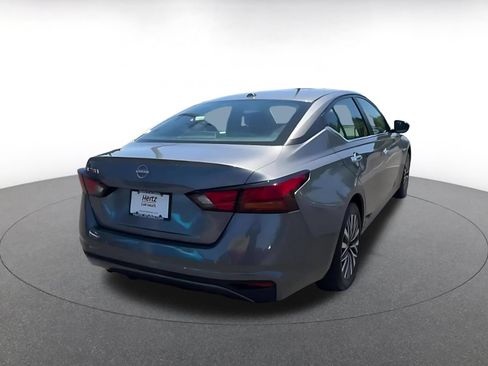Used 2025 Nissan Altima 2.5 SV FWD image 15