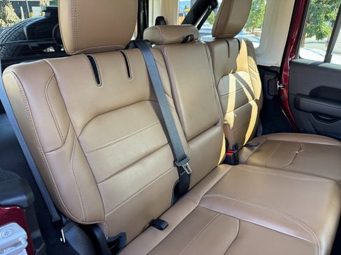 Used 2021 Jeep Wrangler Unlimited Sahara w/ Cold Weather Group image 15