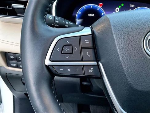 Used 2023 Toyota Highlander Limited AWD/4WD image 11