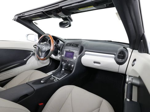 Used 2010 Mercedes-Benz SLK 350 image 16