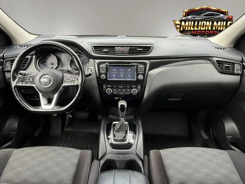 Used 2017 Nissan Rogue Sport SV w/ SV Premium Package AWD/4WD image 3