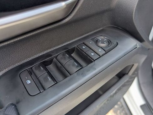 Used 2025 Toyota Tacoma TRD Off-Road AWD/4WD image 17