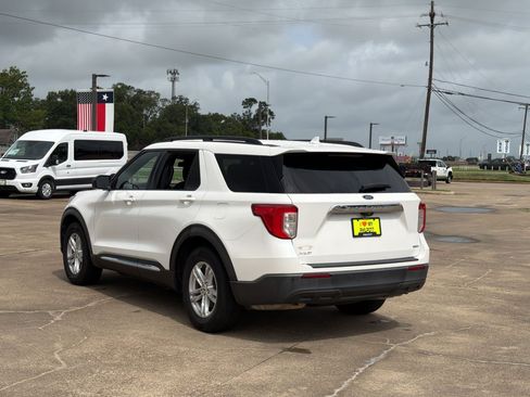 Used 2020 Ford Explorer XLT RWD image 3