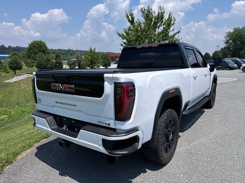 Used 2024 GMC Sierra 3500 AT4 w/ Technology Package AWD/4WD image 17