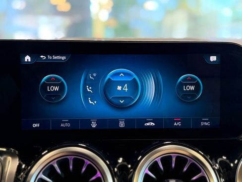 Used 2023 Mercedes-Benz GLB 250 4MATIC w/ Premium Package image 43
